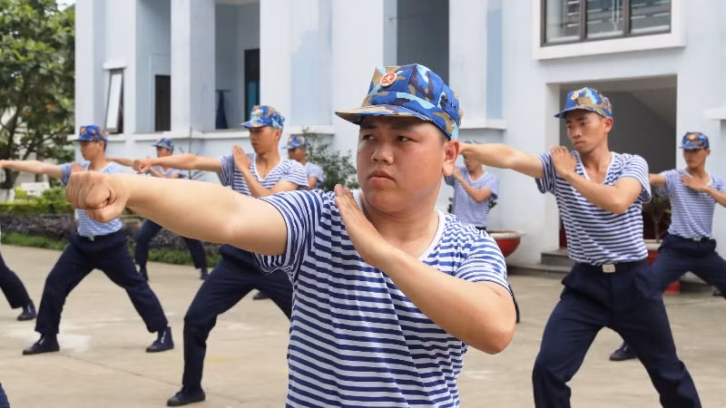 Chiến sỹ mới với bài thể dục buổi sáng.