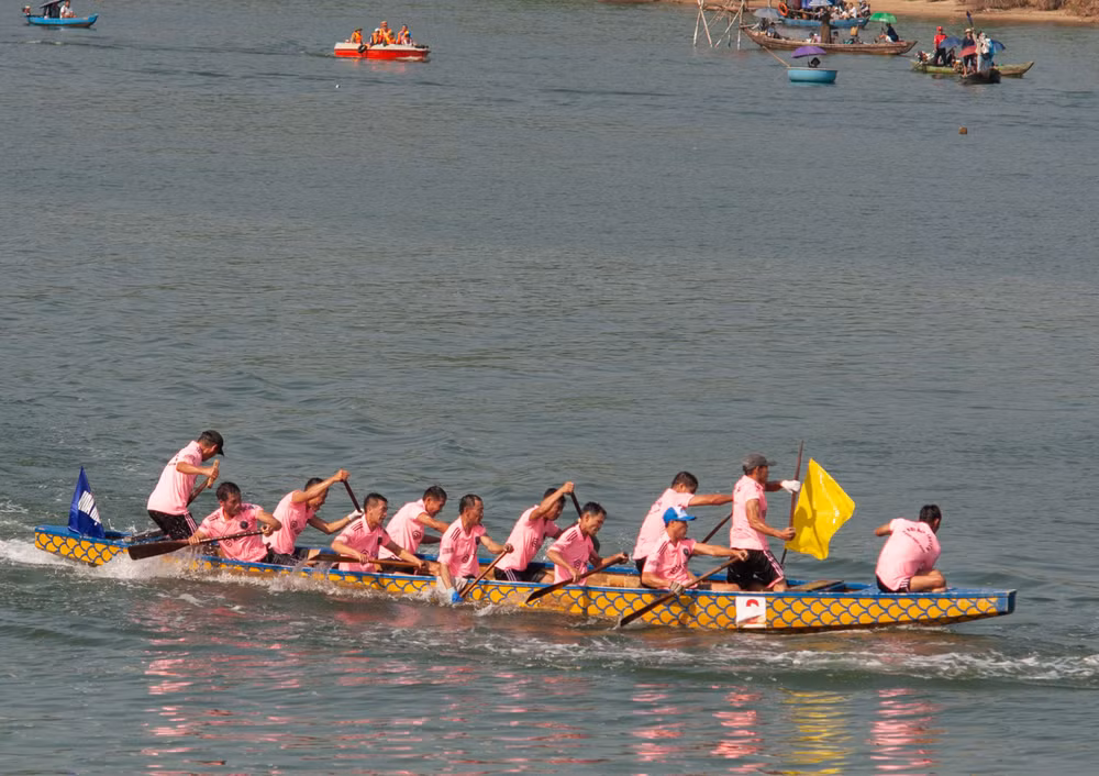 Các đội đua quyết giành chiến thắng.