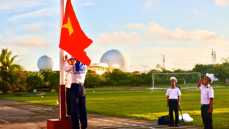 Lễ Chào cờ đầu năm Ất Tỵ trên đảo Song Tử Tây, huyện đảo Trường Sa.