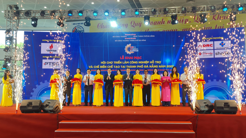 Cắt băng khai trương Hội chợ triển lãm công nghiệp hỗ trợ và chế biến chế tạo Đà Nẵng 2023.