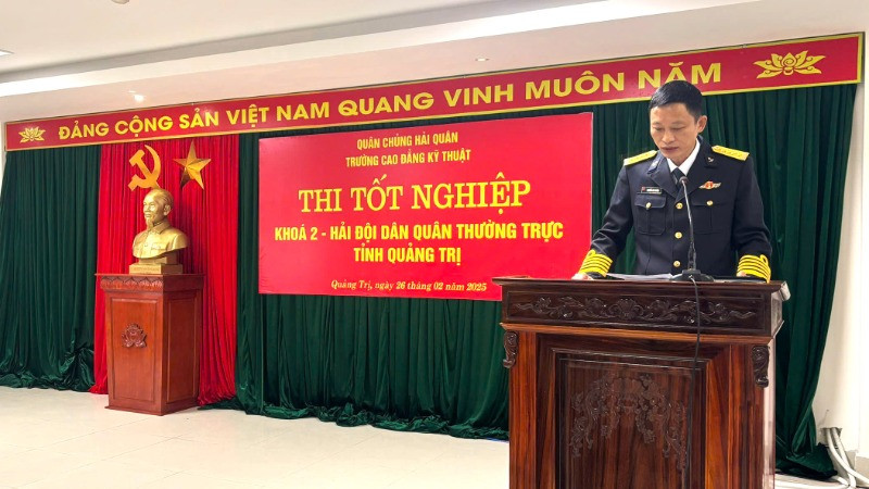 Công bố thi tốt nghiệp cho học viên Khóa 2 lớp Chuyên môn kỹ thuật Hải đội Dân quân thường trực tại Quảng Trị.