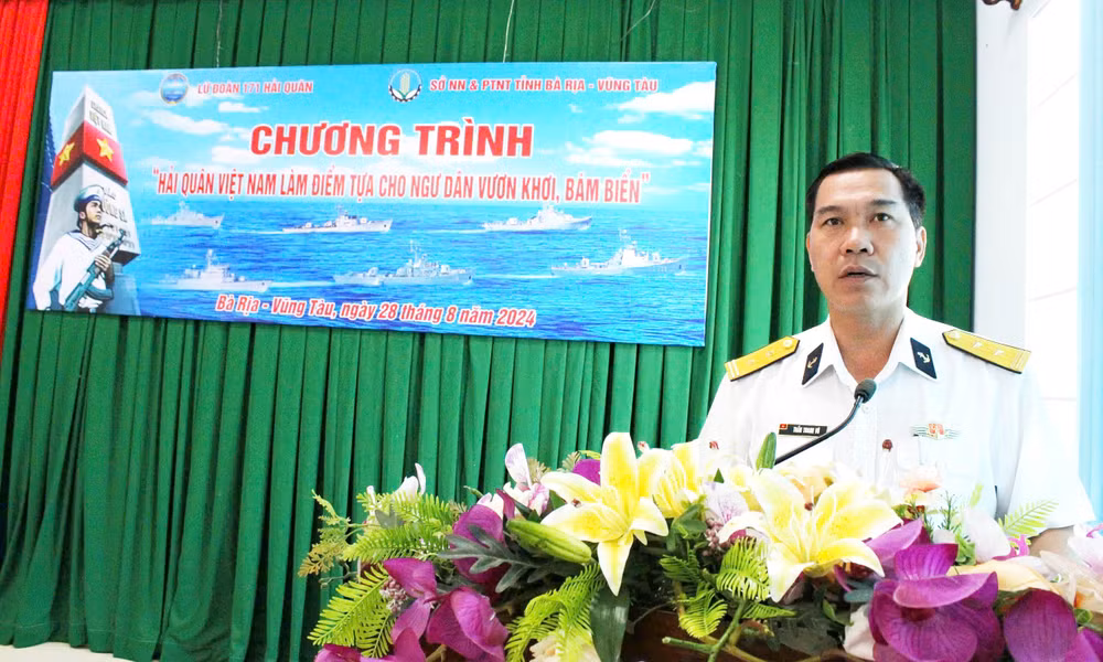 Trung tá Trần Thanh Vũ, Chính ủy Lữ đoàn 171: Hải quân luôn là lực lượng nòng cốt trong bảo vệ chủ quyền biển, đảo, cũng như bảo vệ ngư dân trên biển. Trung tá Trần Thanh Vũ, Chính ủy Lữ đoàn 171: Hải quân luôn là lực lượng nòng cốt trong bảo vệ chủ quyền biển, đảo, cũng như bảo vệ ngư dân trên biển.