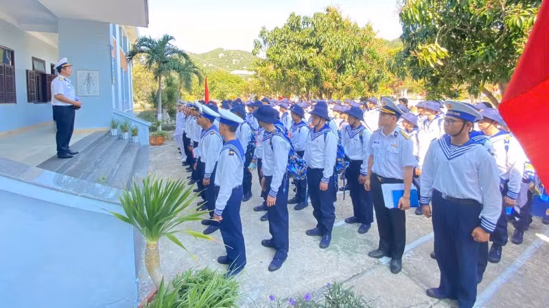 Phổ biến nội quy, quy chế, quy định cho chiến sĩ mới.