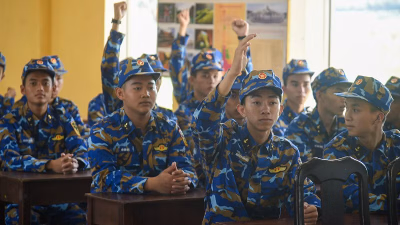 Giao lưu, tìm hiểu về truyền thống của Hải quân Việt Nam Anh hùng.