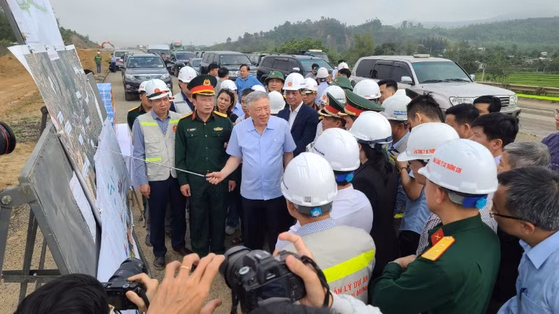 Phó Thủ tướng Nguyễn Hòa Bình cho biết: Cho phép sử dụng vật liệu sẵn có tại mỏ Đà Sơn bảo đảm tiêu chuẩn, chất lượng phục vụ cho dự án cao tốc Hòa Liên-Túy Loan.