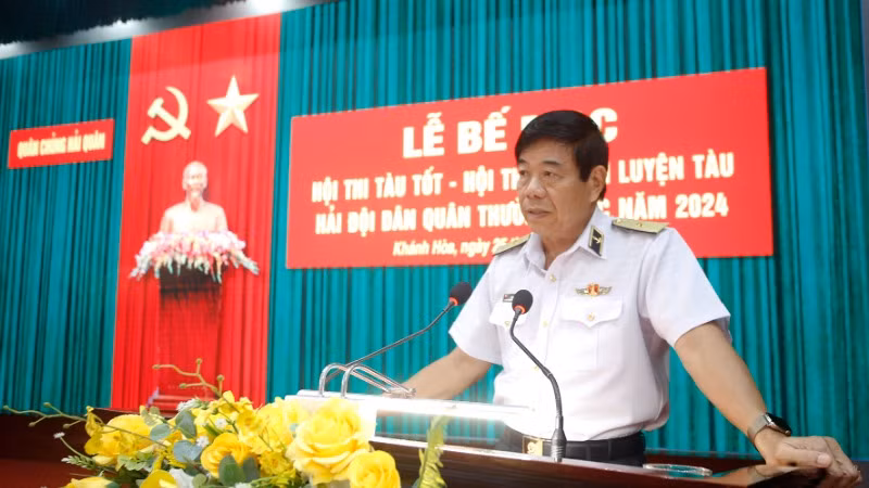 Chuẩn Đô đốc Phan Tuấn Hùng, Phó Tư lệnh Hải quân: Cần tiếp tục nâng cao chất lượng huấn luyện, thực hành chiến đấu cho các đơn vị Hải đội dân quân thường trực. Chuẩn Đô đốc Phan Tuấn Hùng, Phó Tư lệnh Hải quân: Cần tiếp tục nâng cao chất lượng huấn luyện, thực hành chiến đấu cho các đơn vị Hải đội dân quân thường trực.