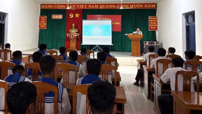 Diễn đàn thanh niên chủ đề: Bộ Tư lệnh Vùng 5 Hải quân - 49 năm hành trình giữ biển tại Tiểu đoàn 563.