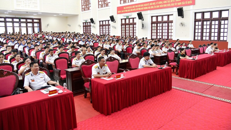 Hàng trăm sĩ quan, chiến sĩ tham dự hội nghị
