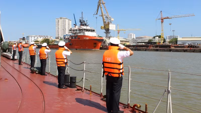 Tàu 09 cập cảng Lữ đoàn 171.