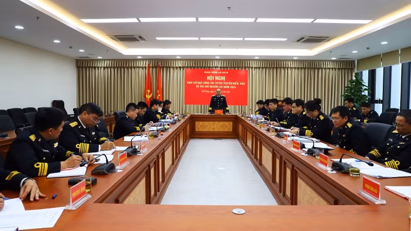 Quang cảnh hội nghị rút kinh nghiệm công tác tuyên truyền biển, đảo và thu hút nguồn lực của Quân chủng Hải quân.