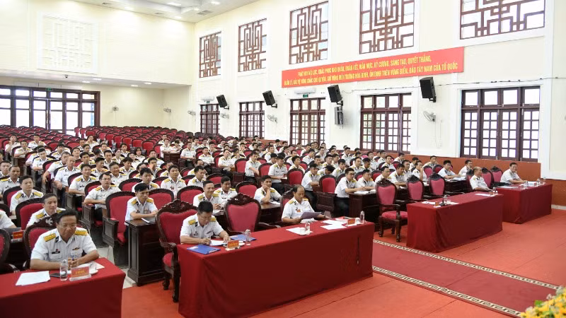 Đại biểu dự Hội nghị rút kinh nghiệm công tác xây dựng chính quy, quản lý kỷ luật, bảo đảm an toàn