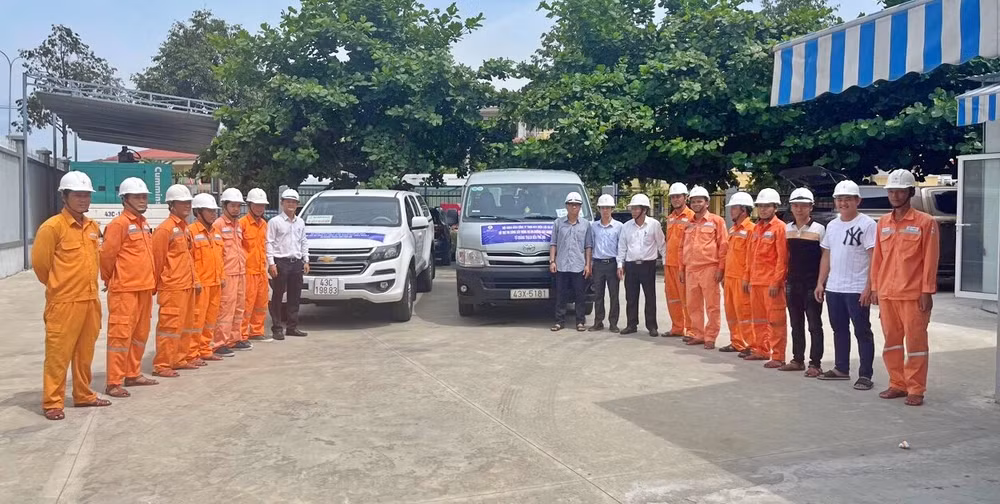 Đội xung kích Điện lực Miền Trung tham gia xây dựng đường dây 500Kv mạch 3 đoạn Quảng Trạch-Phố Nối hồi tháng 6 vừa qua.