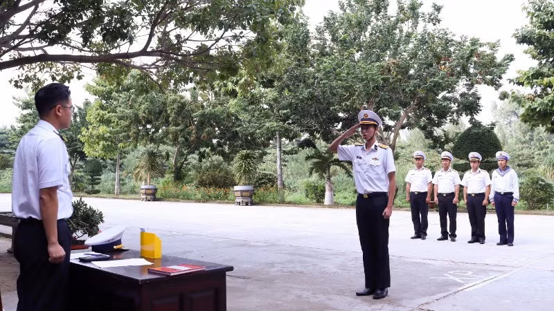 Kiểm tra điều lệnh đối với các sỹ quan và chiến sỹ