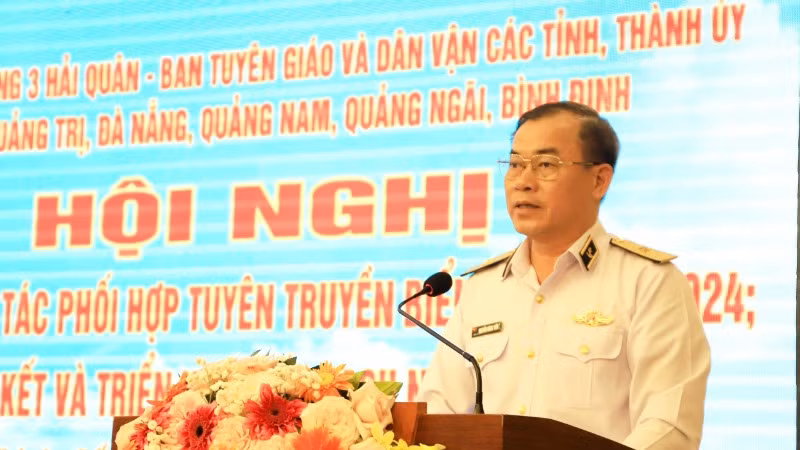 Chuẩn Đô đốc Nguyễn Đăng Tiến, Chính ủy Vùng 3 Hải quân phát biểu kết luận Hội nghị