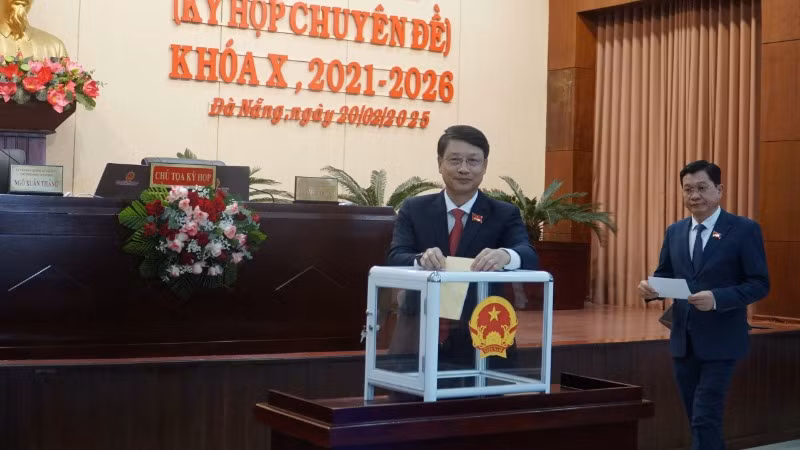 Bỏ phiếu bầu chức danh Phó Chủ tịch HĐND thành phố Đà Nẵng.