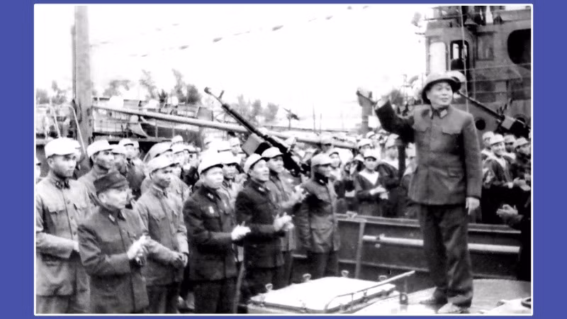 Đại tướng Võ Nguyên Giáp đến thăm và nói chuyện với cán bộ chiến sĩ Đoàn 125 năm 1970.