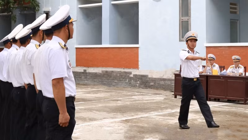 Điều lệnh đội ngũ tay không của các sĩ quan tàu.