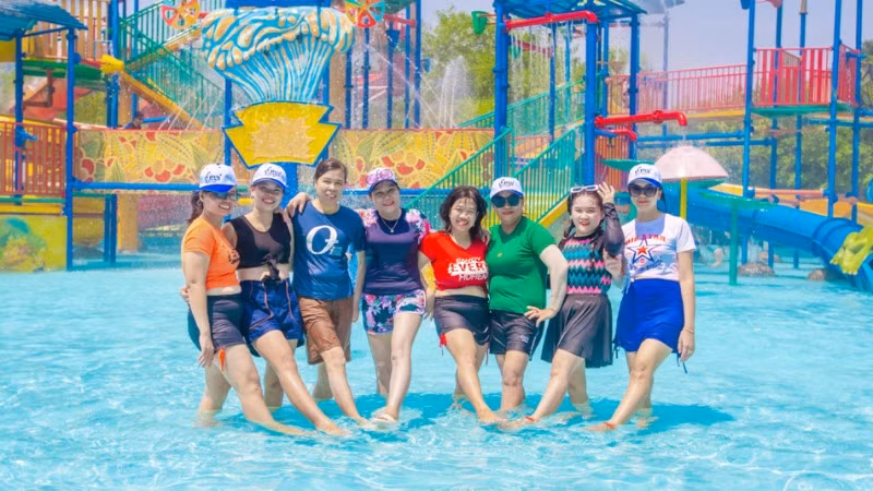 Thỏa sức vùng vẫy tại công viên nước.