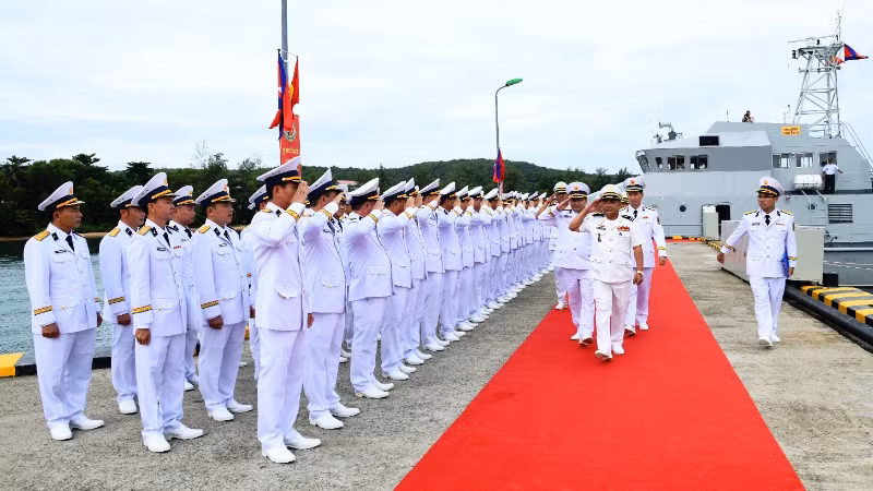 Lễ đón đoàn công tác Hải quân Hoàng gia Campuchia tại quân cảng Vùng 5 Hải quân.