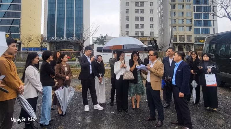 Tham quan, khảo sát địa điểm xây dựng Trung tâm Tài chính tại đường Võ Văn Kiệt, quận Sơn Trà, thành phố Đà Nẵng.