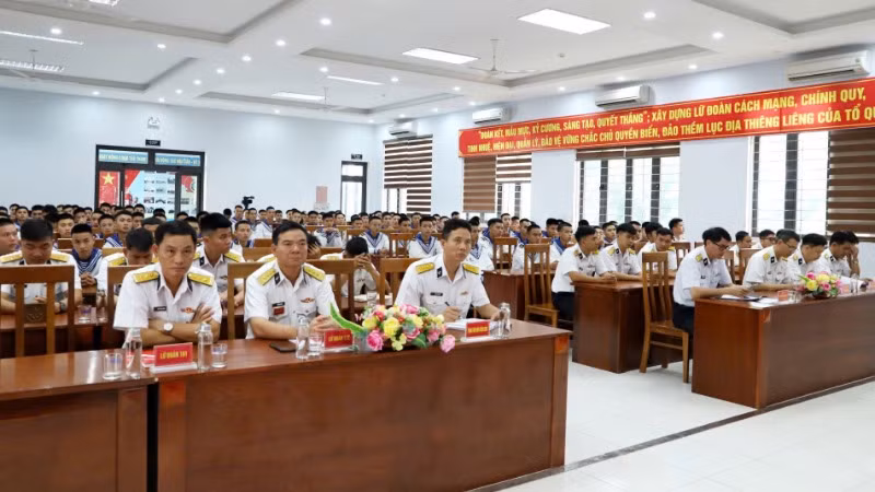 Lễ bế giảng đào tạo sơ cấp chuyên môn kỹ thuật nghiệp vụ Hải quân khóa 50 năm 2024 của Vùng 3.