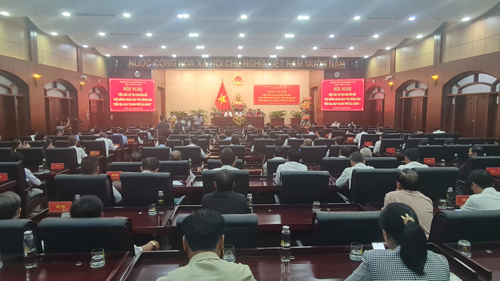 Hội nghị tiếp xúc cử tri chuyên đề “Hội đồng nhân dân với nông dân”. 