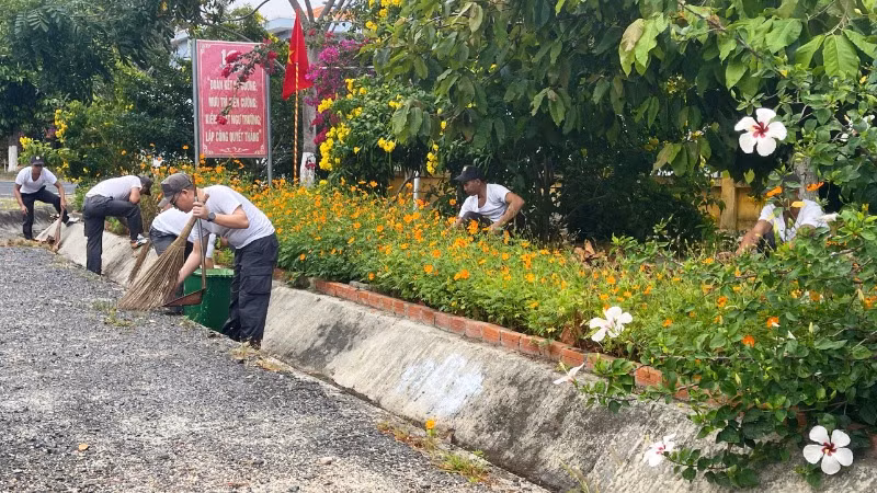 Dọn vệ sinh môi trường sạch đẹp.