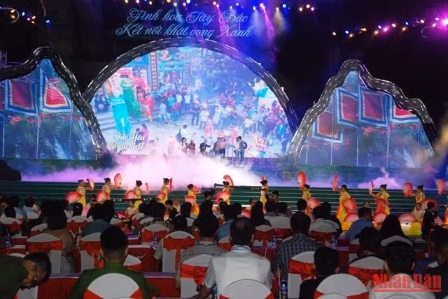 Chương trình nghệ thuật “Tinh hoa Tây Bắc”-2022 tại thành phố Lào Cai.