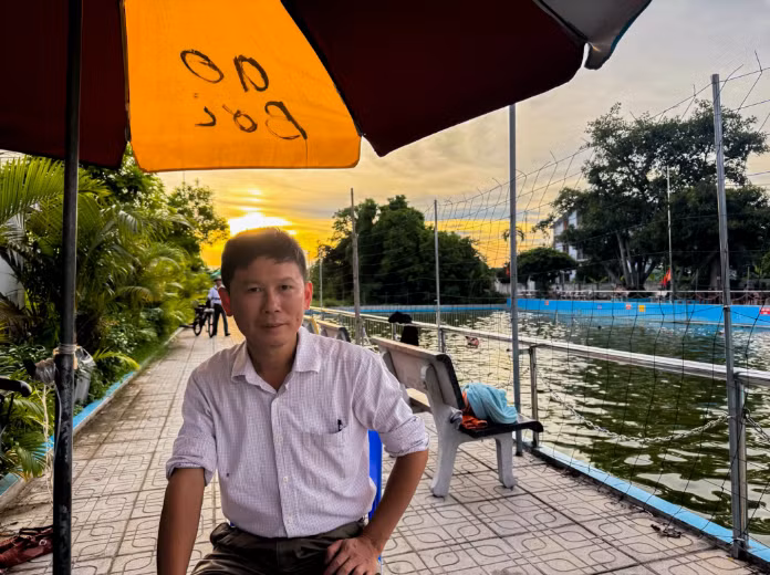 Ông Lê Năng Công - người ấp ủ ý tưởng biến ao tù thành ao bơi trong suốt 5 năm.