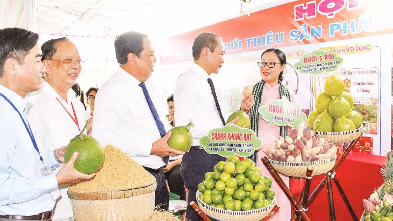 Hội chợ trưng bày sản phẩm OCOP tại Vĩnh Long.