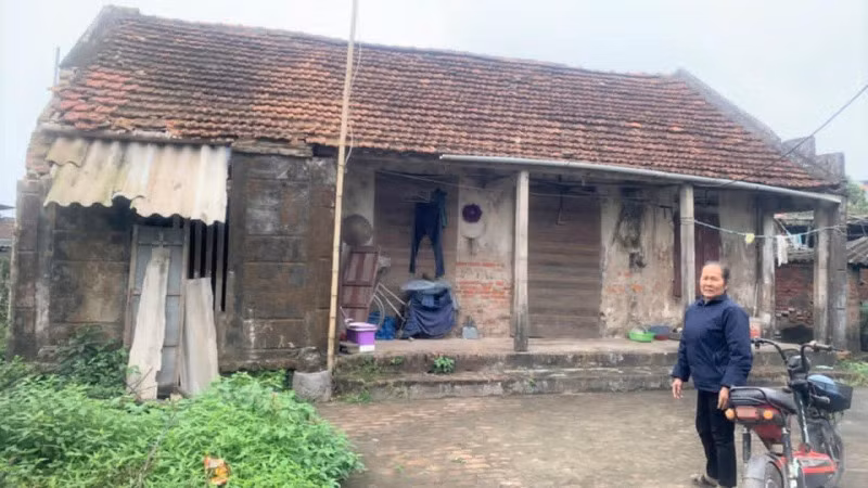 Một ngôi nhà dột nát, xuống cấp ở xã Hòa Tiến (huyện Hưng Hà, tỉnh Thái Bình). (Ảnh Đỗ Yến)