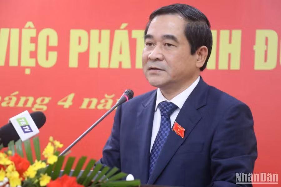 Đồng chí Nguyễn Tiến Thành, Phó Bí thư Thường trực Tỉnh ủy, Chủ tịch Hội đồng nhân dân tỉnh Thái Bình phát biểu ý kiến.