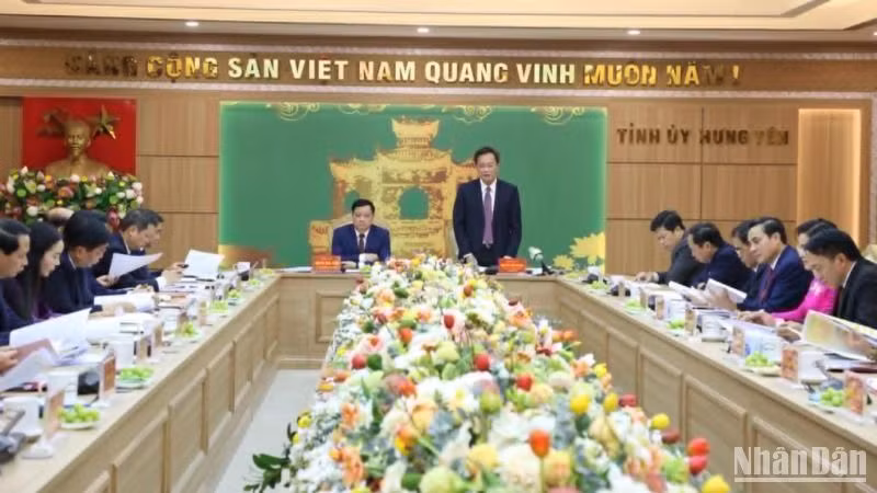 Đồng chí Nguyễn Hữu Nghĩa, Bí thư Tỉnh ủy Hưng Yên phát biểu kết luận hội nghị.