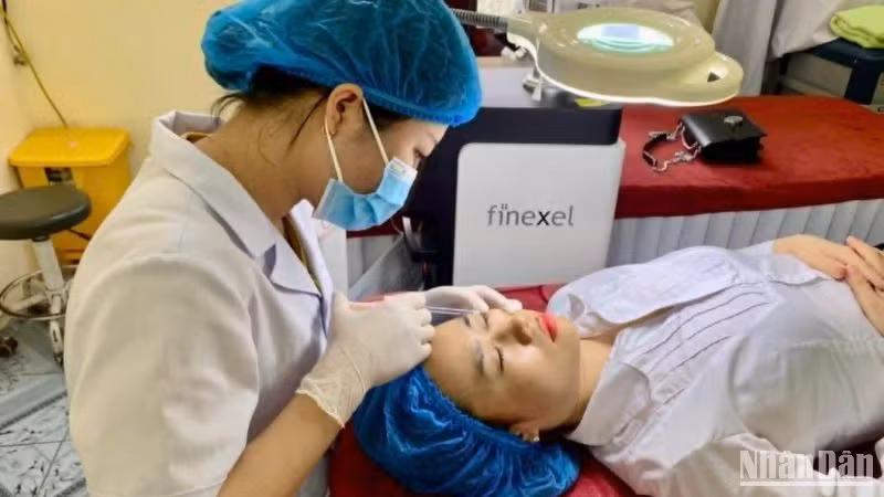 Cán bộ, y bác sĩ Bệnh viện Da liễu Thái Bình đề nghị Ủy ban nhân dân tỉnh cũng như các sở, ngành liên quan sớm điều chỉnh lại chức năng, nhiệm vụ một cách rõ ràng, khoa học tạo điều kiện cho bệnh viện ổn định, phát triển.