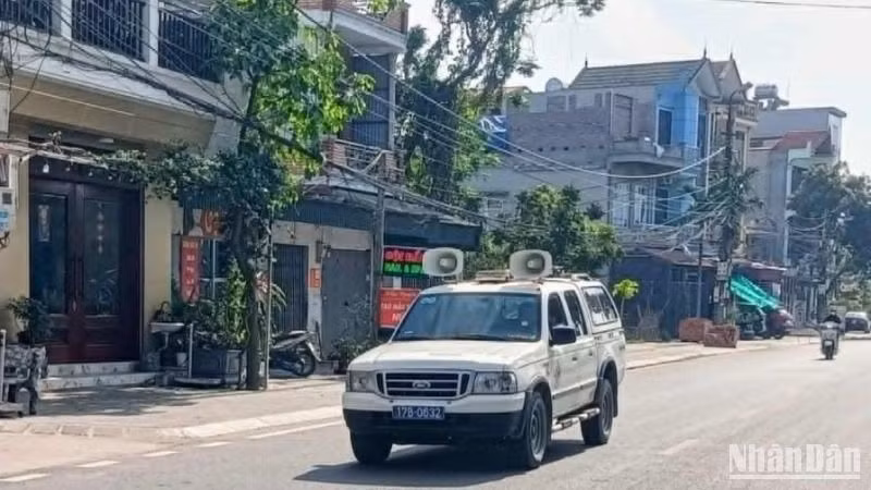 Xe tuyên truyền lưu động trên các tuyến đường ở tỉnh Thái Bình.