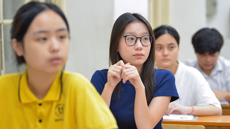 Học sinh Hà Nội dự kỳ thi tuyển vào lớp 10 trung học phổ thông, tháng 7/2024. (Ảnh: THÀNH ĐẠT)