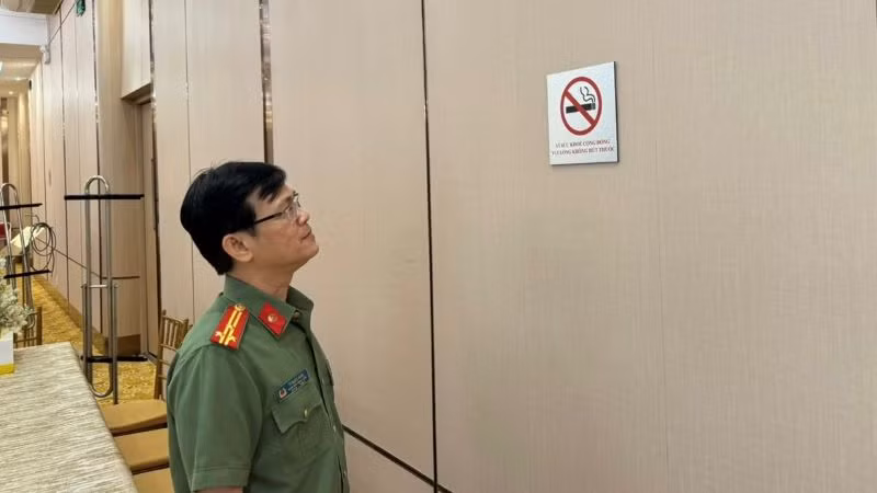 Kiểm tra, giám sát việc thực hiện các quy định phòng, chống tác hại của thuốc lá tại Trung tâm hội nghị tiệc cưới Đại Hỷ Palace.