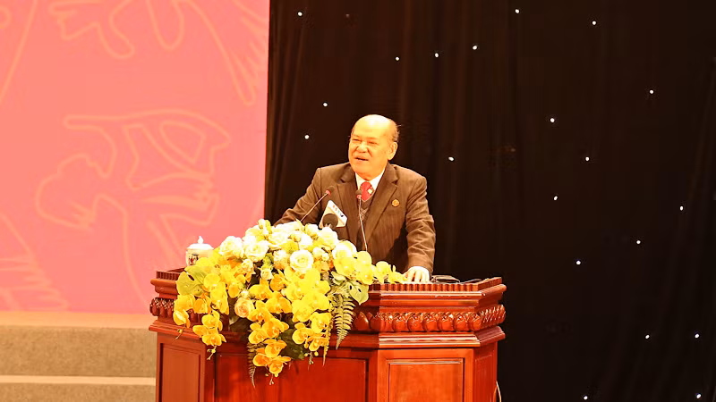 Đồng chí Nguyễn Đức Hà, nguyên Vụ trưởng Vụ cơ sở Đảng, Ban Tổ chức Trung ương trình bày chuyên đề tại hội nghị.