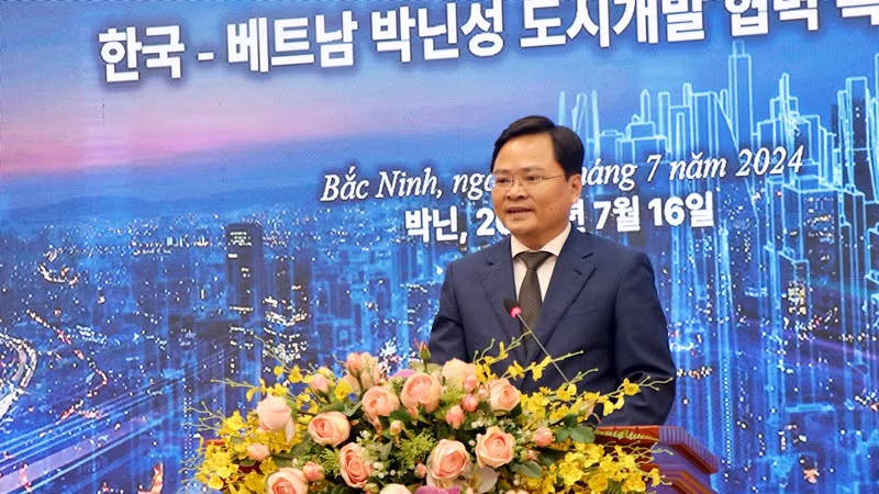 Đồng chí Nguyễn Anh Tuấn, Bí thư Tỉnh ủy Bắc Ninh chào đón các nhà đầu tư Hàn Quốc.