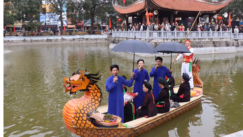 Hát Quan họ trên thuyền, một nét đẹp tại hội Lim.