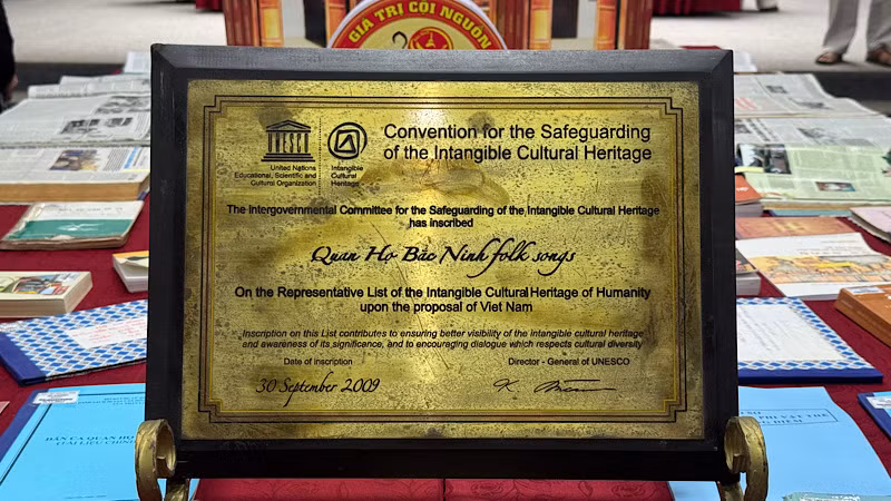Ngày 30/9/2009, Dân ca Quan họ Bắc Ninh vinh dự được UNESCO công nhận là di sản văn hóa phi vật thể đại diện của nhân loại. Ngày 30/9/2009, Dân ca Quan họ Bắc Ninh vinh dự được UNESCO công nhận là di sản văn hóa phi vật thể đại diện của nhân loại.