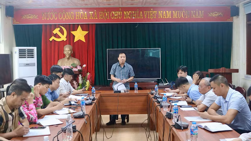 Lãnh đạo huyện Tiên Du làm việc với xã Phú Lâm và các doanh nghiệp tại cụm công nghiệp. Lãnh đạo huyện Tiên Du làm việc với xã Phú Lâm và các doanh nghiệp tại cụm công nghiệp.