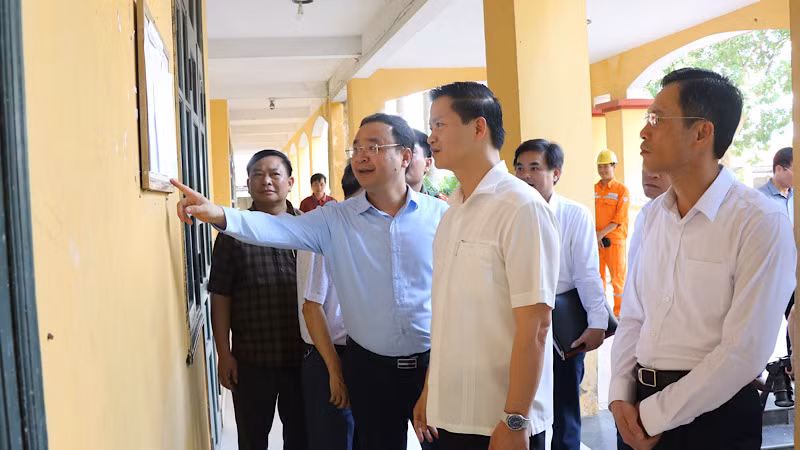 Kiểm tra điểm thi số 23 tại thị xã Thuận Thành.