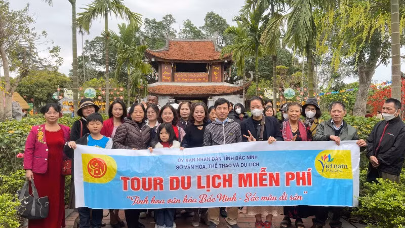 Lượng khách đến với tour du lịch miễn phí để tham quan, trải nghiệm ngày một nhiều.