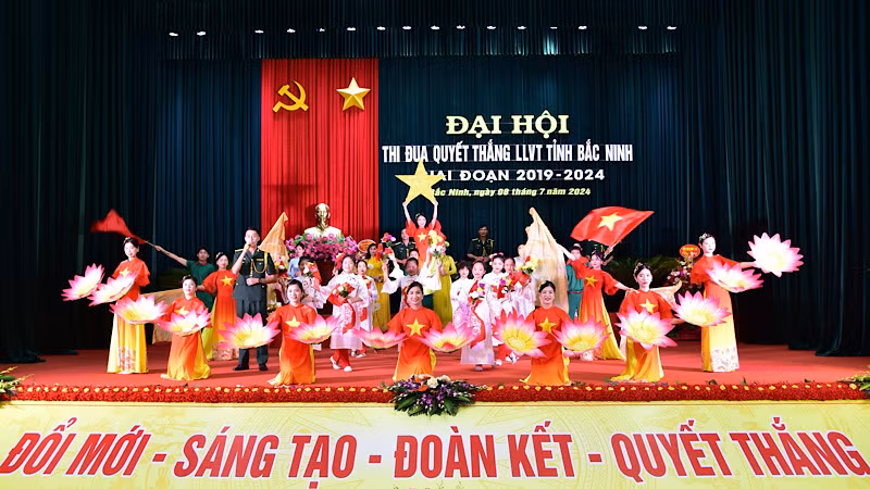 Các tiết mục văn nghệ chào mừng đại hội.