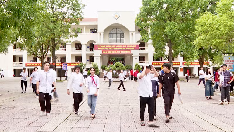 Các học sinh tham dự kỳ thi vào lớp 10 năm học 2024-2025.