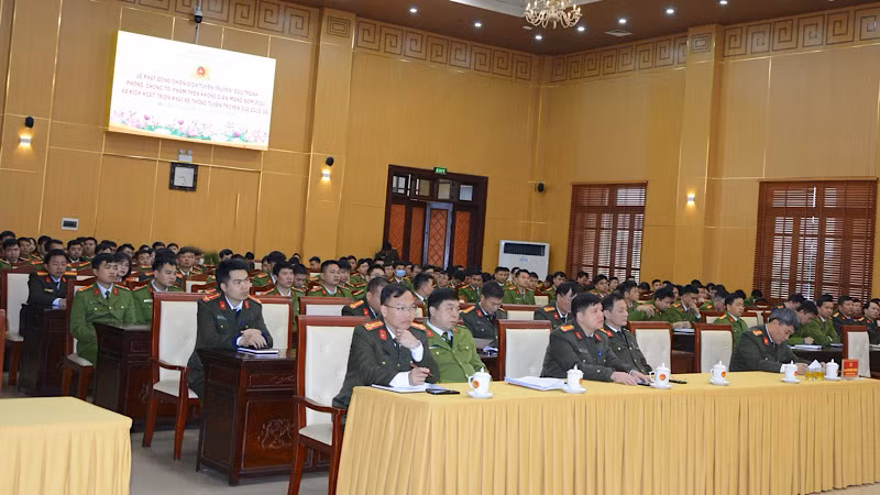 Các đại biểu tham dự Lễ phát động chiến dịch tuyên truyền, đấu tranh, phòng chống tội phạm trên không gian mạng.