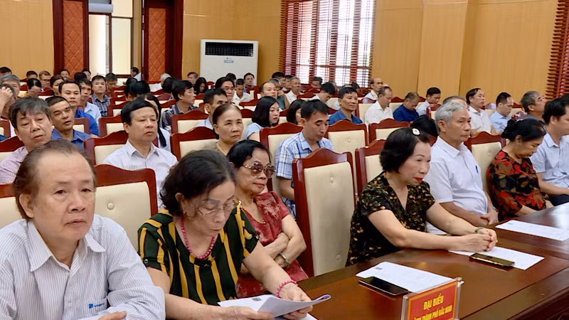 Đông đảo cử tri Bắc Ninh tham dự hội nghị.