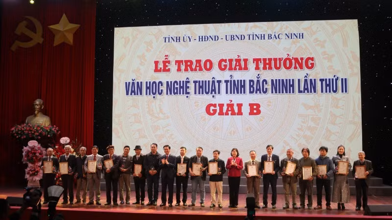 Các tác giả, nhóm tác giả đạt giải B.