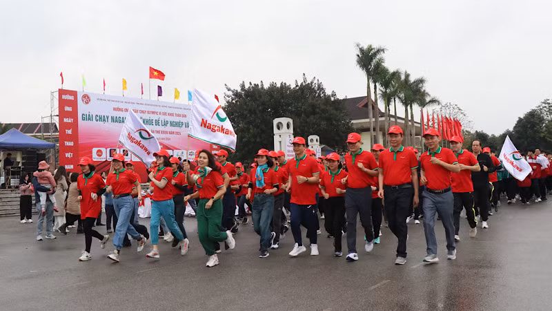 Các đại biểu tham gia chạy biểu dương lực lượng.